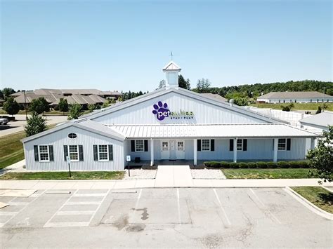 PetSuites Blaine is the premiere boarding, daycare, grooming, and training facility, committed to providing exceptional service to our pet guests and pet parents in Blaine, MN.